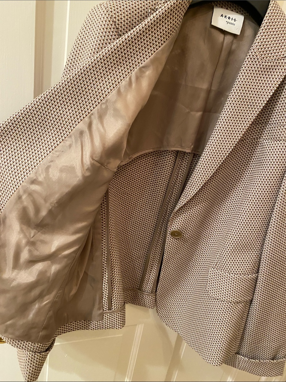 Akris Punto Light Beige/ Black/ Rust Check Blazer • Size 8 - Picture 9 of 14